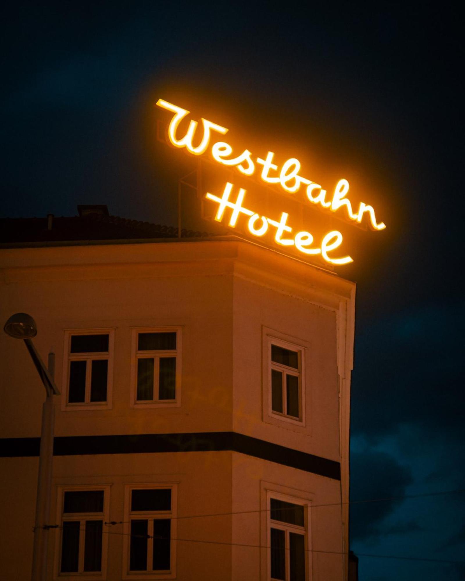 Hotel Westbahn Вена Экстерьер фото