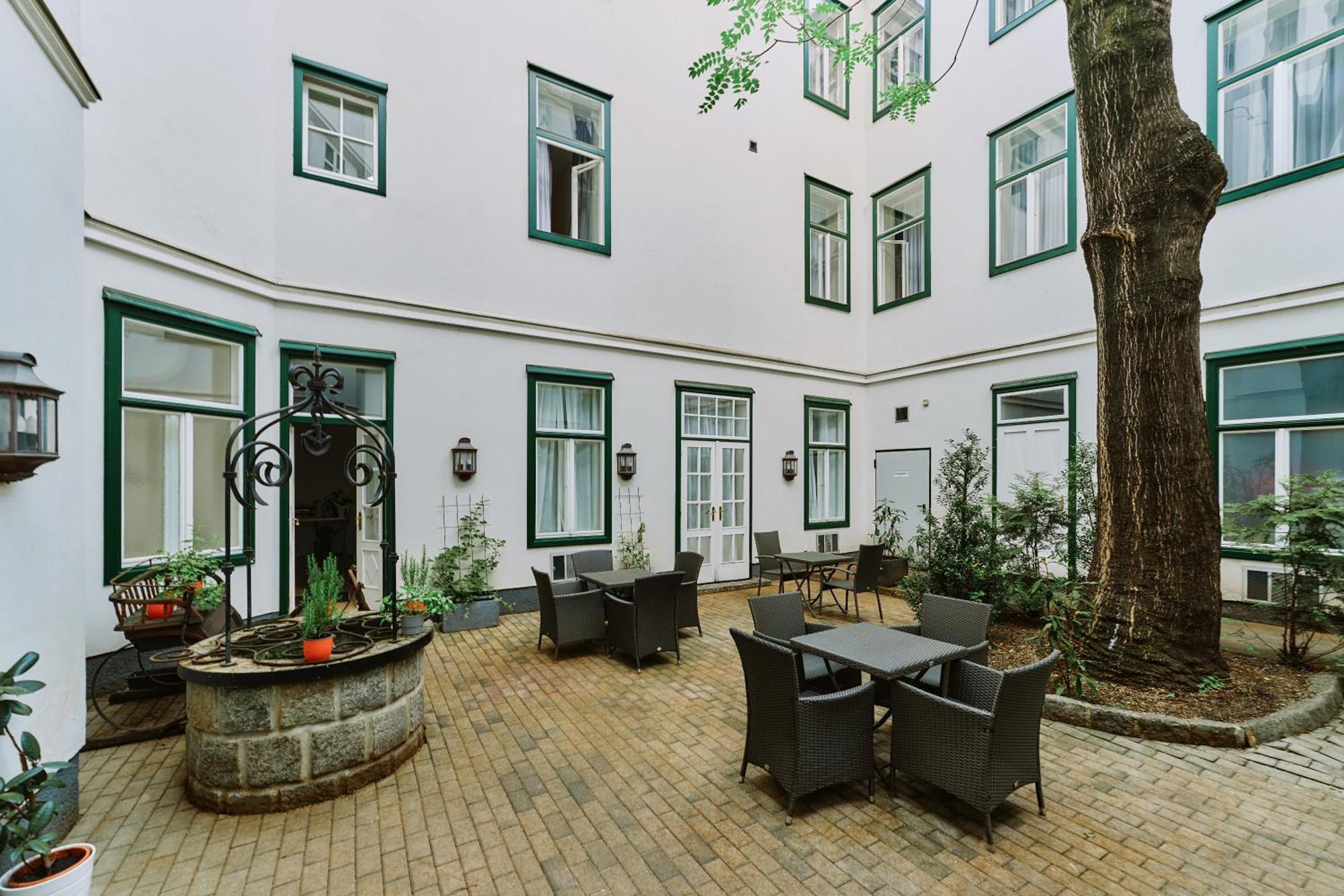 Hotel Westbahn Вена Экстерьер фото